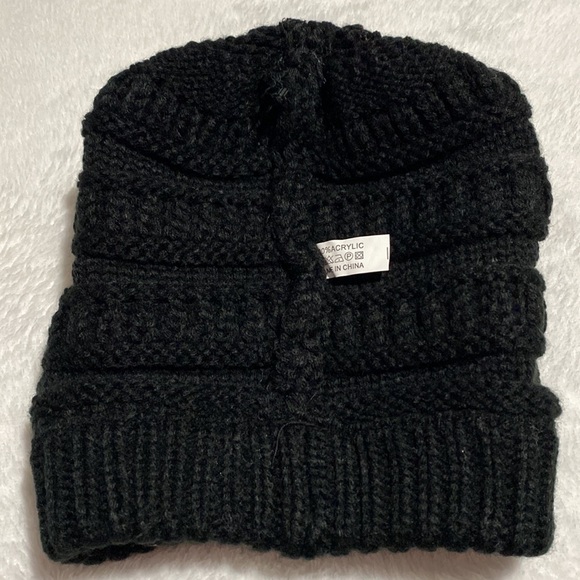 NWT Black Ponytail Beanie - Picture 4 of 5
